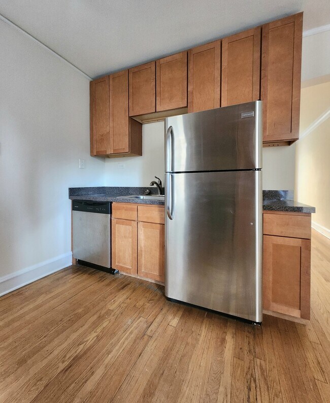 5427 W Montrose Ave in Chicago, IL - Building Photo - Building Photo