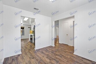 1333 Mercedes St in Benbrook, TX - Building Photo - Building Photo
