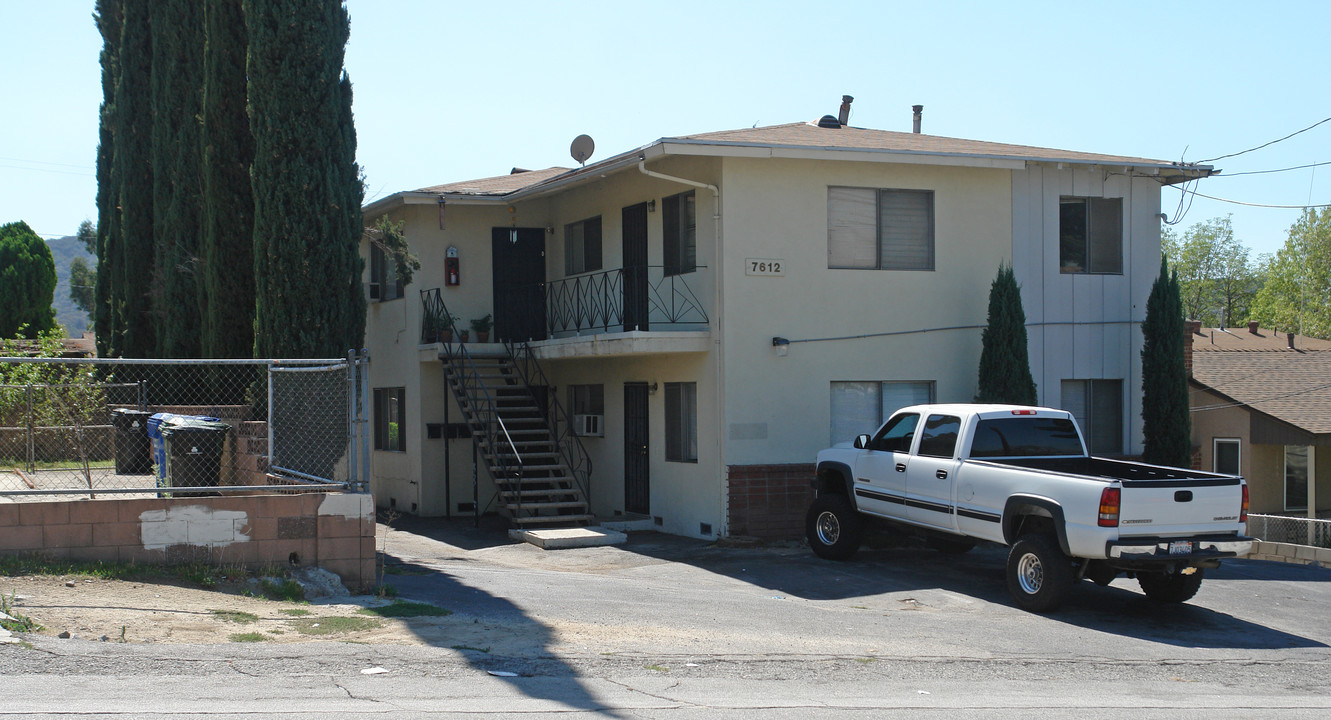 7512 Foothill Blvd in Tujunga, CA - Building Photo