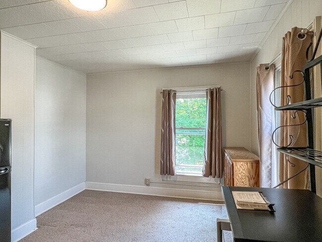 606 S 6th St, Unit 3 in Escanaba, MI - Building Photo - Building Photo