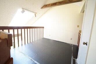 8587 Sands Point Dr in Houston, TX - Building Photo - Building Photo