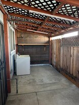 310 W Lupton St in Manteca, CA - Building Photo