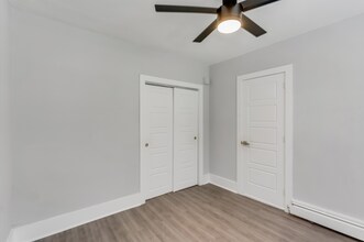 615 Vernon Rd, Unit B in Philadelphia, PA - Building Photo - Building Photo