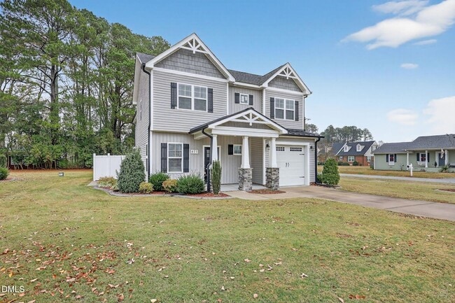 411 E 3rd St in Princeton, NC - Foto de edificio - Building Photo