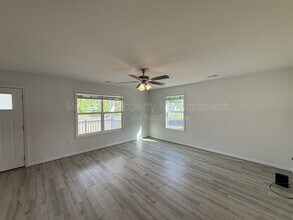 990 Ebb Tide Dr in Colonial Beach, VA - Foto de edificio - Building Photo