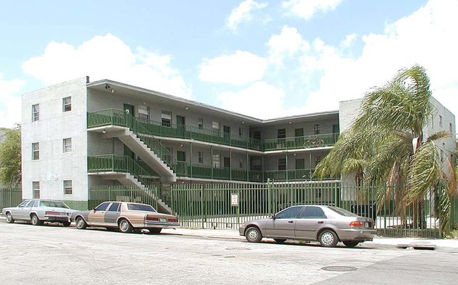 Bahia Apartments in Miami, FL - Building Photo - Building Photo