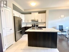 415 Kayak St in Ottawa, ON - Building Photo - Building Photo