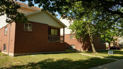 925 Bluemont Ave in Manhattan, KS - Building Photo - Building Photo