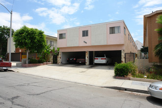 264 E Santa Anita Ave in Burbank, CA - Building Photo - Building Photo