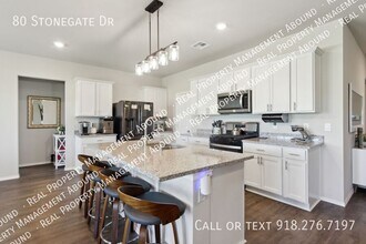 80 Stonegate Dr in Pryor, OK - Building Photo - Building Photo