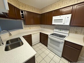 10955 Wurzbach Rd in San Antonio, TX - Building Photo - Building Photo