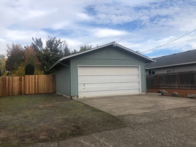 4548 Daisy St in Springfield, OR - Building Photo - Building Photo