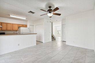 1232 Baronscourt Dr in Wesley Chapel, FL - Building Photo - Building Photo