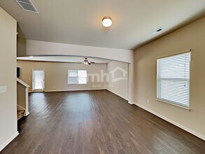 248 Bandelier Cir in Hampton, GA - Foto de edificio - Building Photo