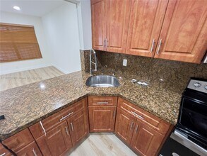 2655 W 67th Pl-Unit -21-13 in Hialeah, FL - Building Photo - Building Photo