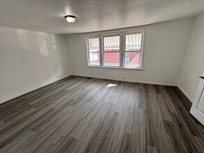 1716 N 6th St in Harrisburg, PA - Foto de edificio - Building Photo