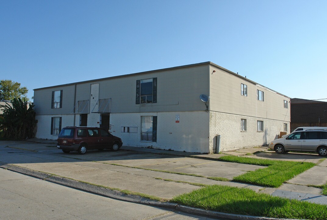 2401 Pasadena Ave in Metairie, LA - Building Photo