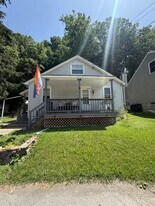 1951 Bushkill Dr in Easton, PA - Building Photo