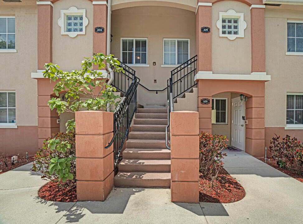 3810 N Jog Rd in West Palm Beach, FL - Building Photo
