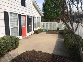 3040 Country Club Rd in Denton, TX - Building Photo