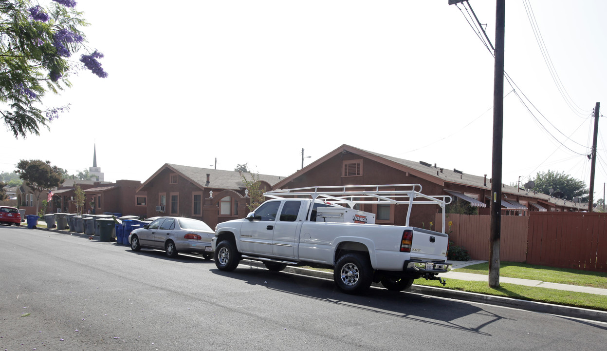 116-122 W Florence Ave in La Habra, CA - Building Photo