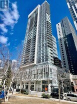 77 Mutual St in Toronto, ON - Building Photo