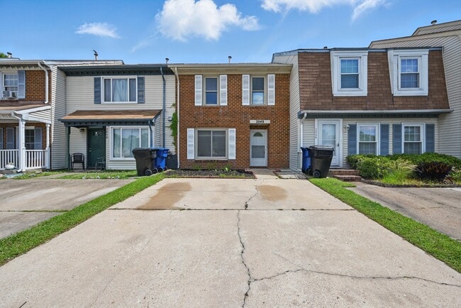 2048 Lyndora Rd in Virginia Beach, VA - Building Photo - Building Photo