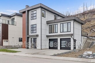 3774 Astoria Dr in West Kelowna, BC - Building Photo - Building Photo