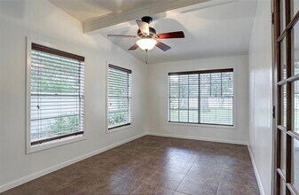 2018 Manila Ln in Houston, TX - Building Photo - Building Photo