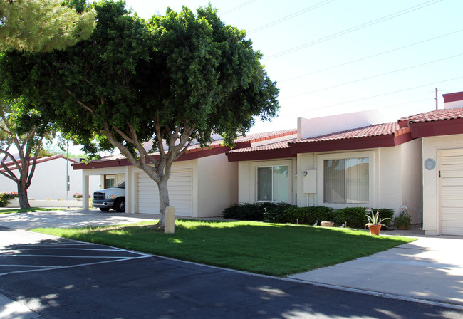 6841 W Olive Ave in Peoria, AZ - Foto de edificio - Building Photo