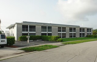 South Lake Apartments in West Palm Beach, FL - Building Photo