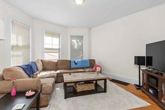 23 Bentley St in Boston, MA - Building Photo - Building Photo