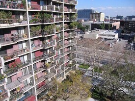 255 S Hill St in Los Angeles, CA - Building Photo