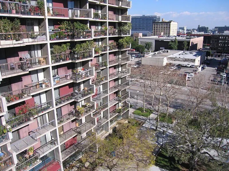 255 S Hill St in Los Angeles, CA - Building Photo