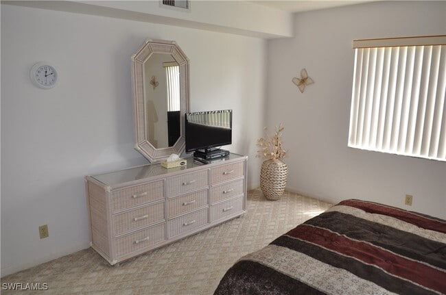 4110 Looking Glass Ln in Naples, FL - Building Photo - Building Photo