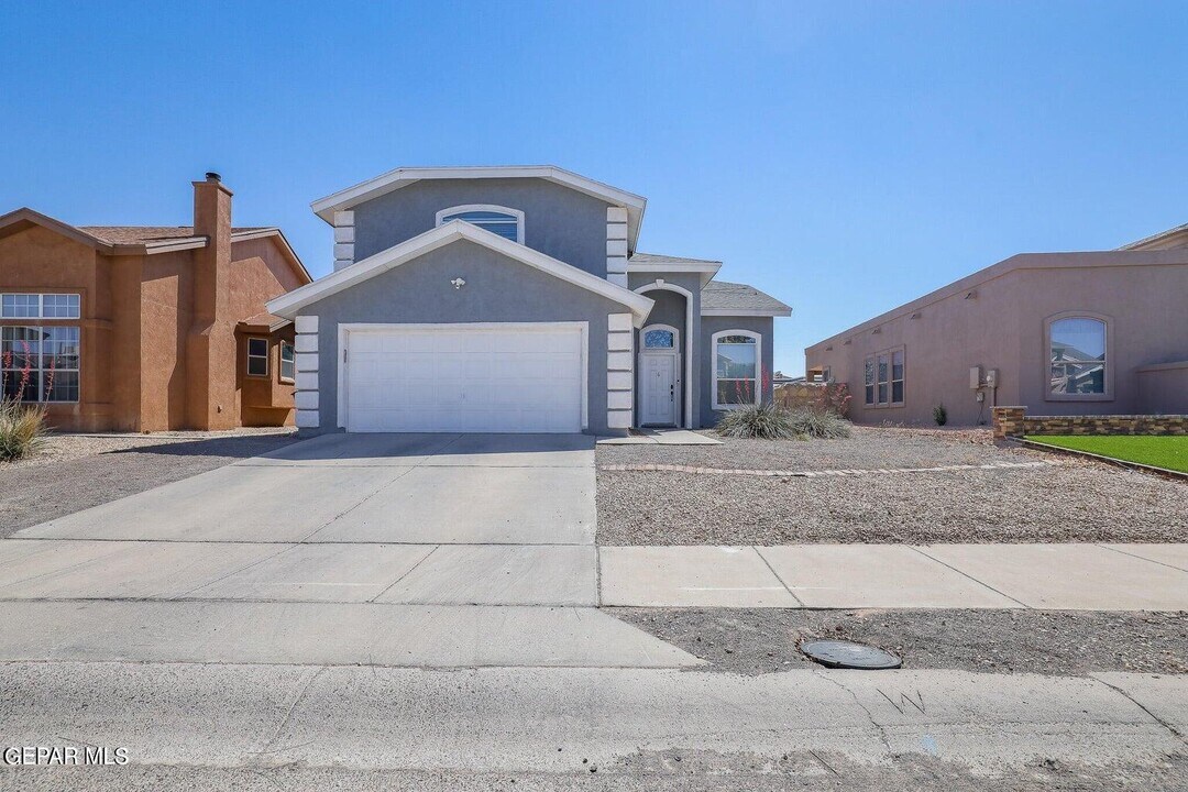 3329 Tierra Yvette Ln in El Paso, TX - Building Photo