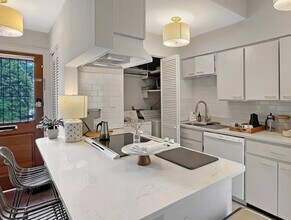 120 E Charlton Ln in Savannah, GA - Building Photo - Building Photo