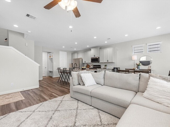 3112 Flower Market Ln