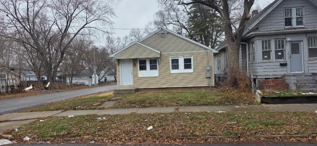 property at 2217 W Marquette St