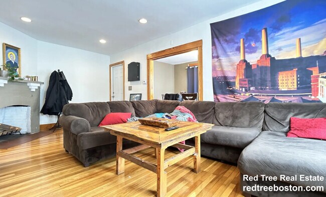 property at 27 South Crescent Circuit