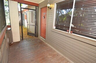 10263 Gandy Blvd N in St. Petersburg, FL - Foto de edificio - Building Photo