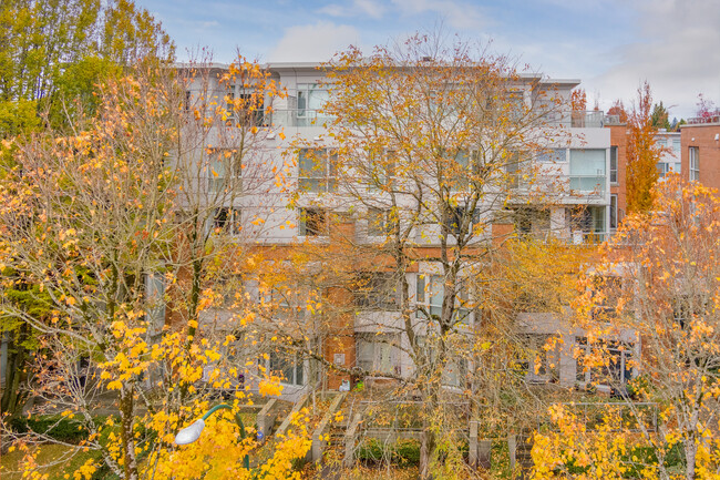 The Conservatory in Vancouver, BC - Building Photo - Building Photo