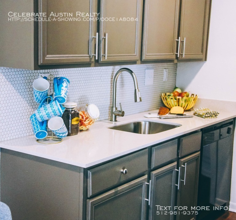 1320 Spyglass Dr-Unit -122 in Austin, TX - Building Photo