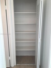 437 Executive Center Dr in West Palm Beach, FL - Building Photo - Building Photo