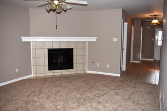 Fountain Square Apartments in Hernando, MS - Building Photo - Interior Photo