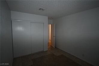 2334 N Lamb Blvd in Las Vegas, NV - Foto de edificio - Building Photo