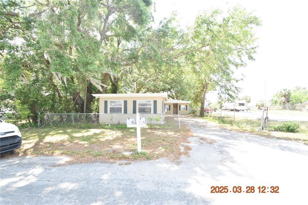 305 E Tomlin St in Plant City, FL - Building Photo