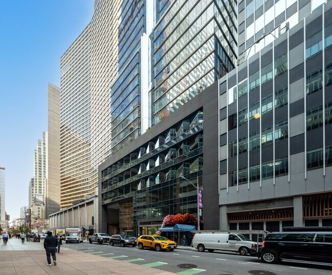 Plaza 52 in New York, NY - Foto de edificio - Building Photo