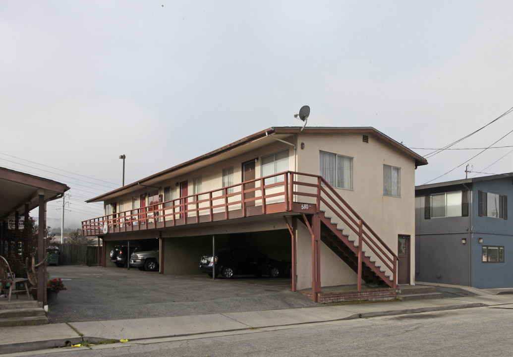 580-590 Charles Ave in Seaside, CA - Foto de edificio