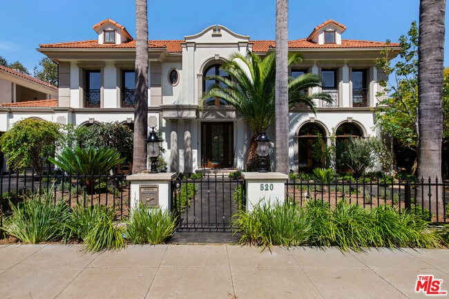 property at 520 N Palm Dr